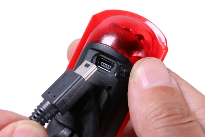 USB充電式リアライトの端子