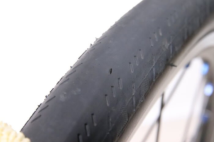 自転車タイヤの異物が刺さっていた穴