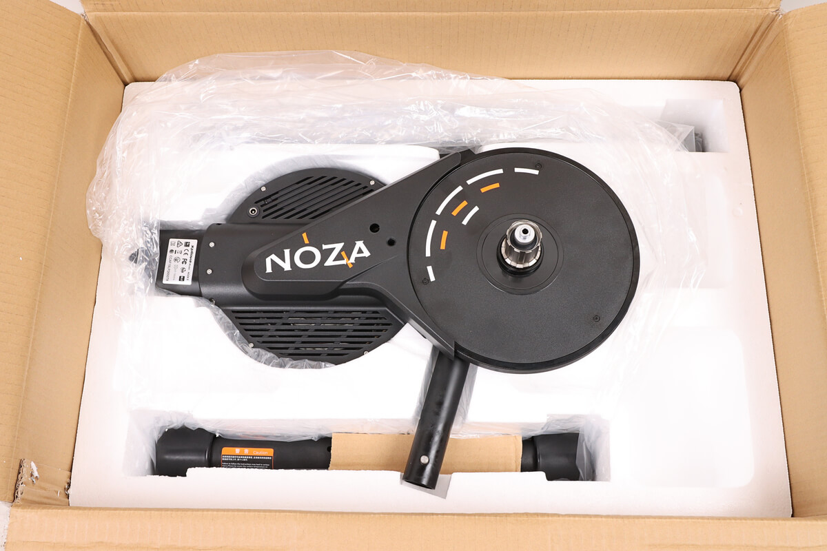 エクスプローバー NOZA Sが箱に梱包されている