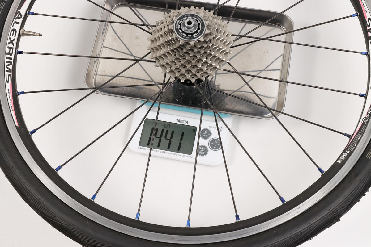 タニタ キッチンスケール KJ-212で自転車のホイールを測る