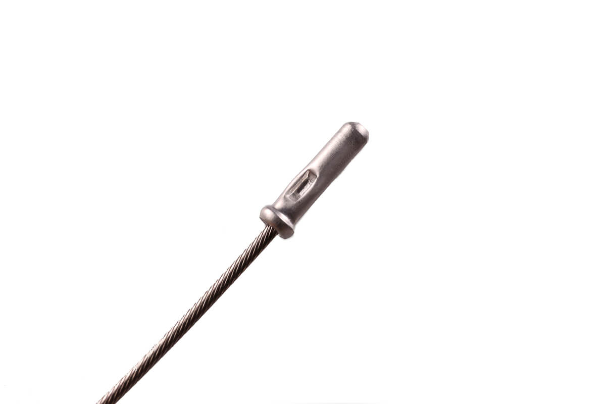 電工ペンチの裸圧着端子で圧着したエンドキャップ